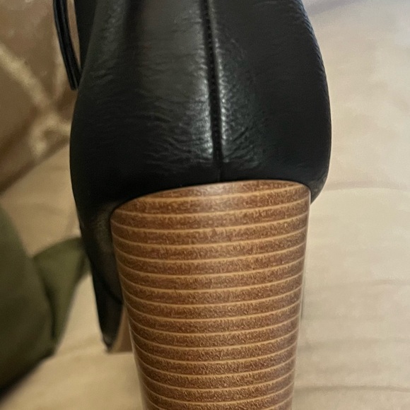 Apt 9 . Black and Gold Ankle Boots - Picture 10 of 10